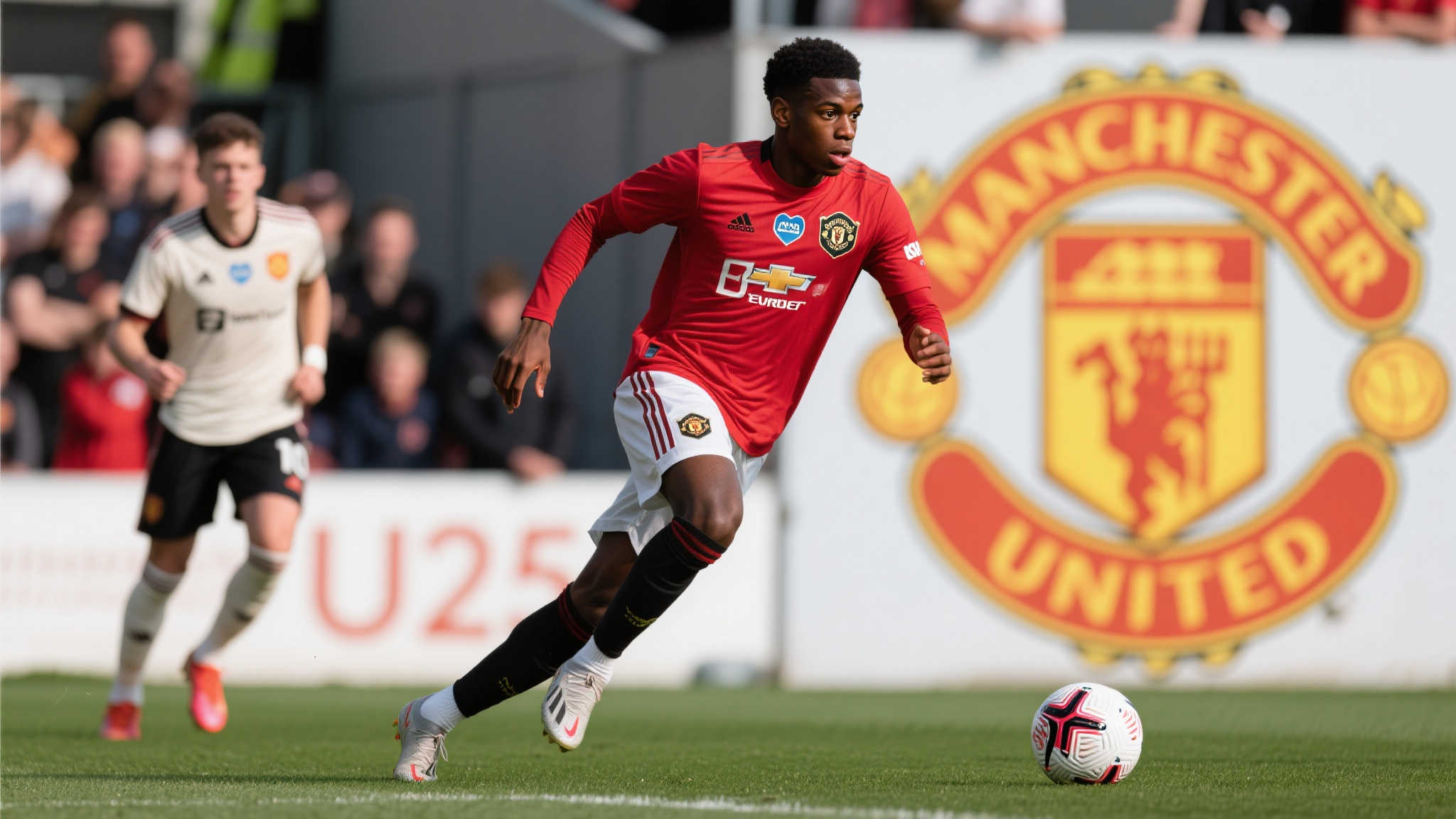 阿玛德：自信跻身世界顶尖球员行列，边翼卫与10号位皆可胜任